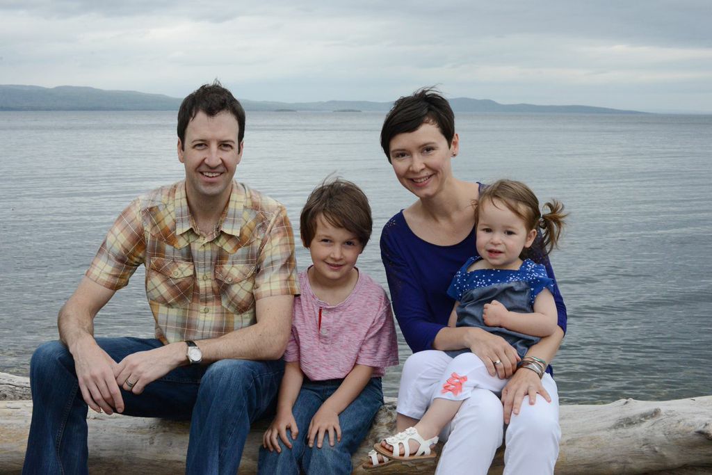 Family photo, Shelburne Farms family photo, family photo by Lake Champlain