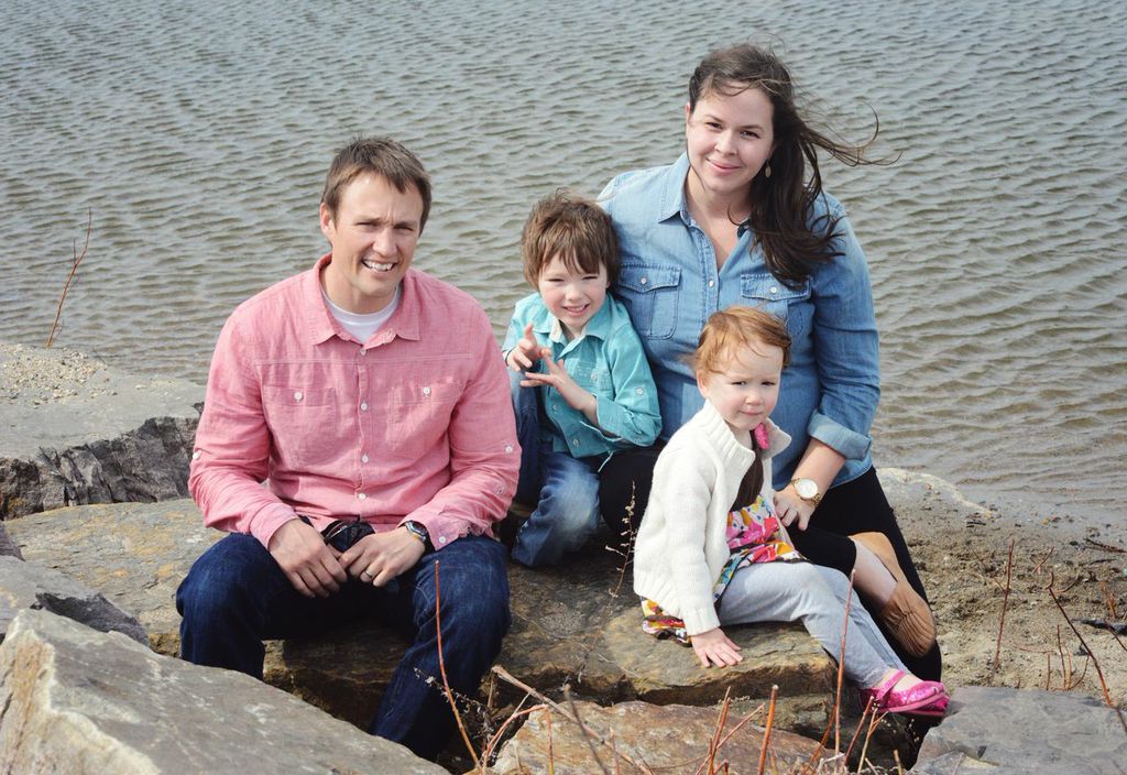 family photo, family photo session, family picture on the rocks