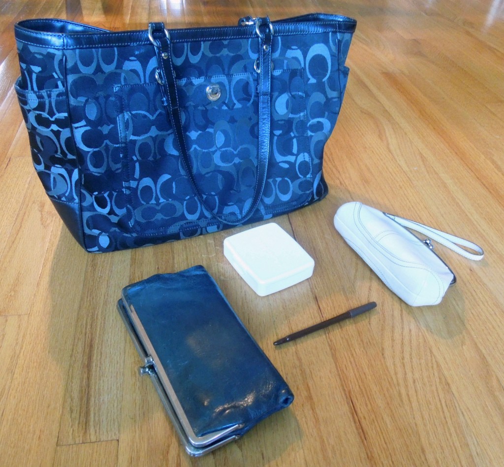 Create A Useful Accessory: How to Organize Your Purse
