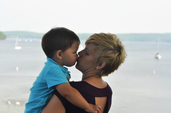 little boy, mother, woman, son, little boy kissing mom, Jennifer Paradee Photography