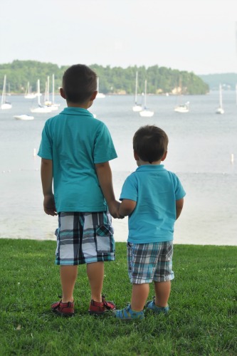 big brother, little brother, 2 little boys, boys posing for picture, Jennifer Paradee Photography