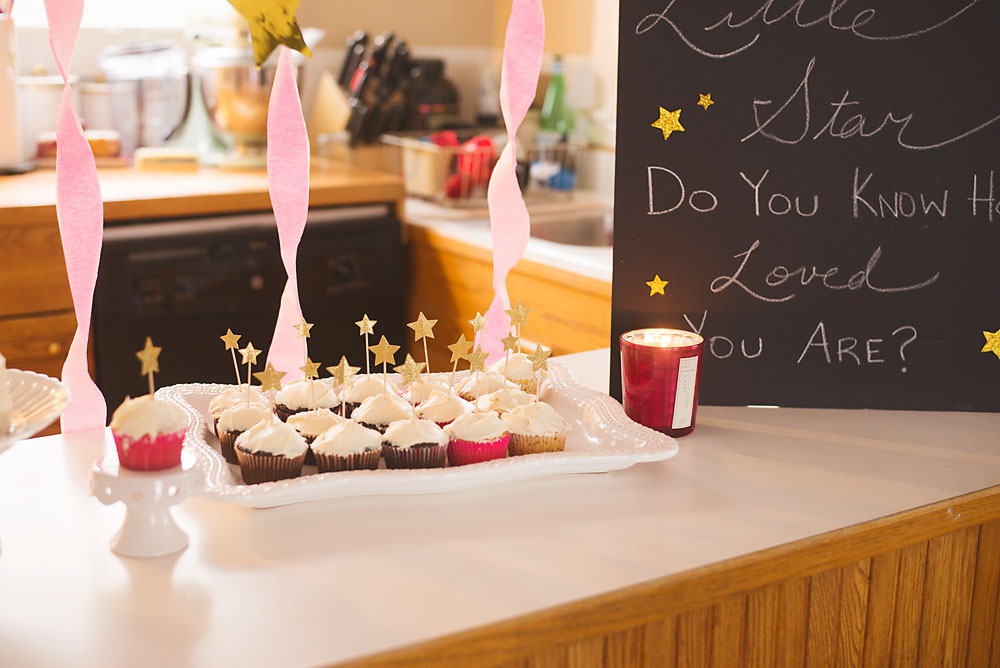 Simple cupcakes with star toppers