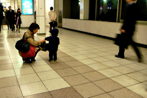 Every Mother’s Worst Nightmare or the Day I Got Judged woman, toddler, mall