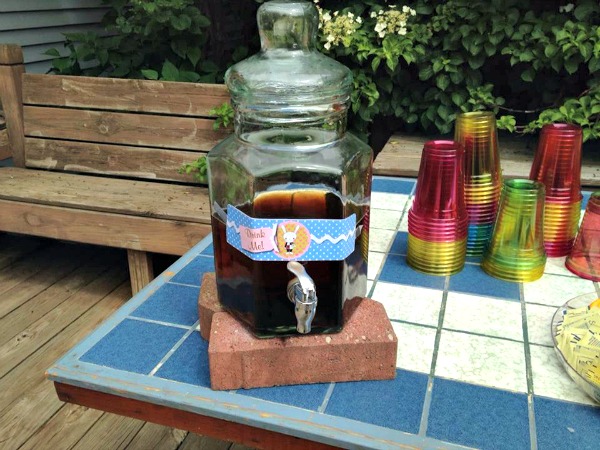 drink dispenser, cups