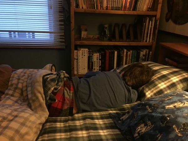 Waking Kids Up on Weekdays: This is How We Do It waking up, son in bed