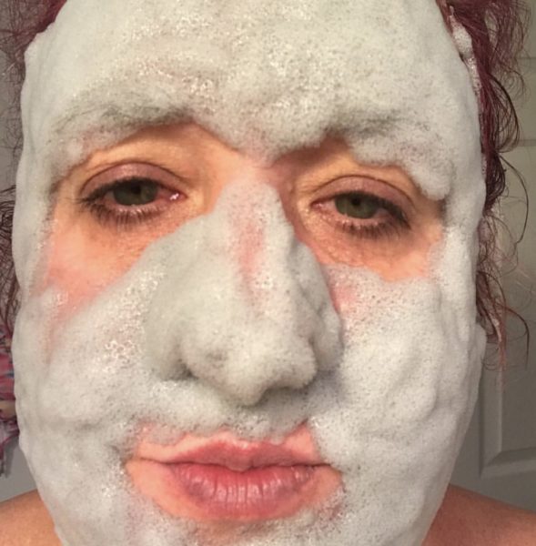 Carbonated clay bubbling face mask