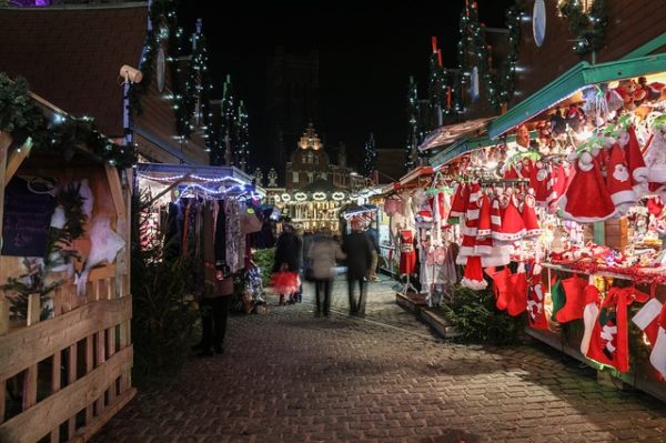 Outdoor Holiday Shopping