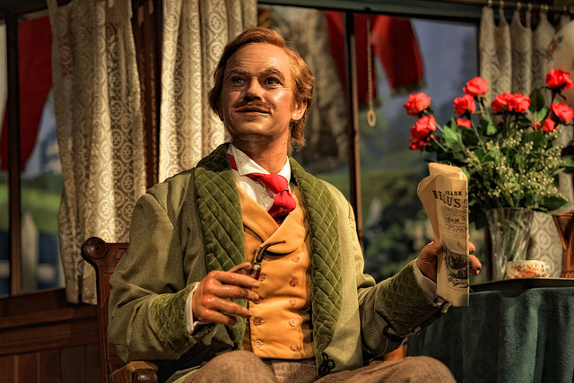 10 Man-Friendly Valentine’s Day Ideas man, roses, paper, pipe