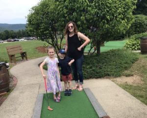 mom, kids, mini golf, family outing