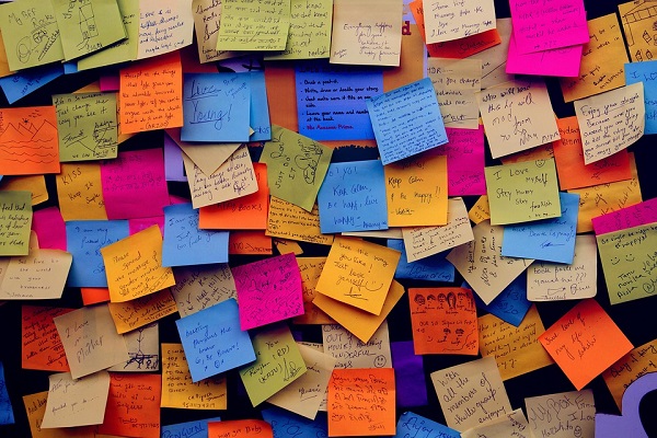 social media, declutter, sticky notes