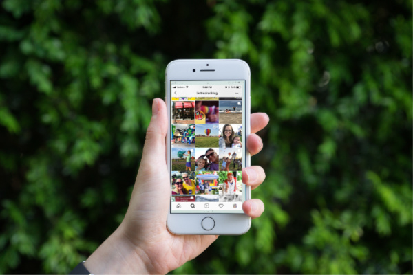 cellphone, instagram, Vermont Instagram moms, follow list, phone