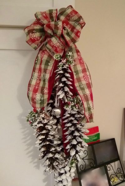 pine cone crafts door hanging