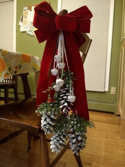door hanging pine cone crafts