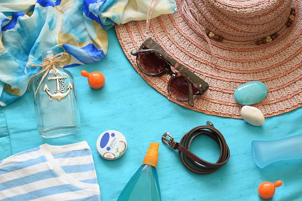Skin Cancer – How to Limit Sun Exposure to Reduce your Risk sun hat and sunglasses