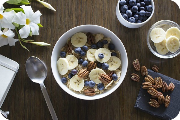 cereal with bananas and blueberries
