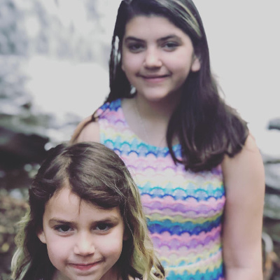 sisters, two girls