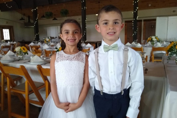 2 children at a wedding