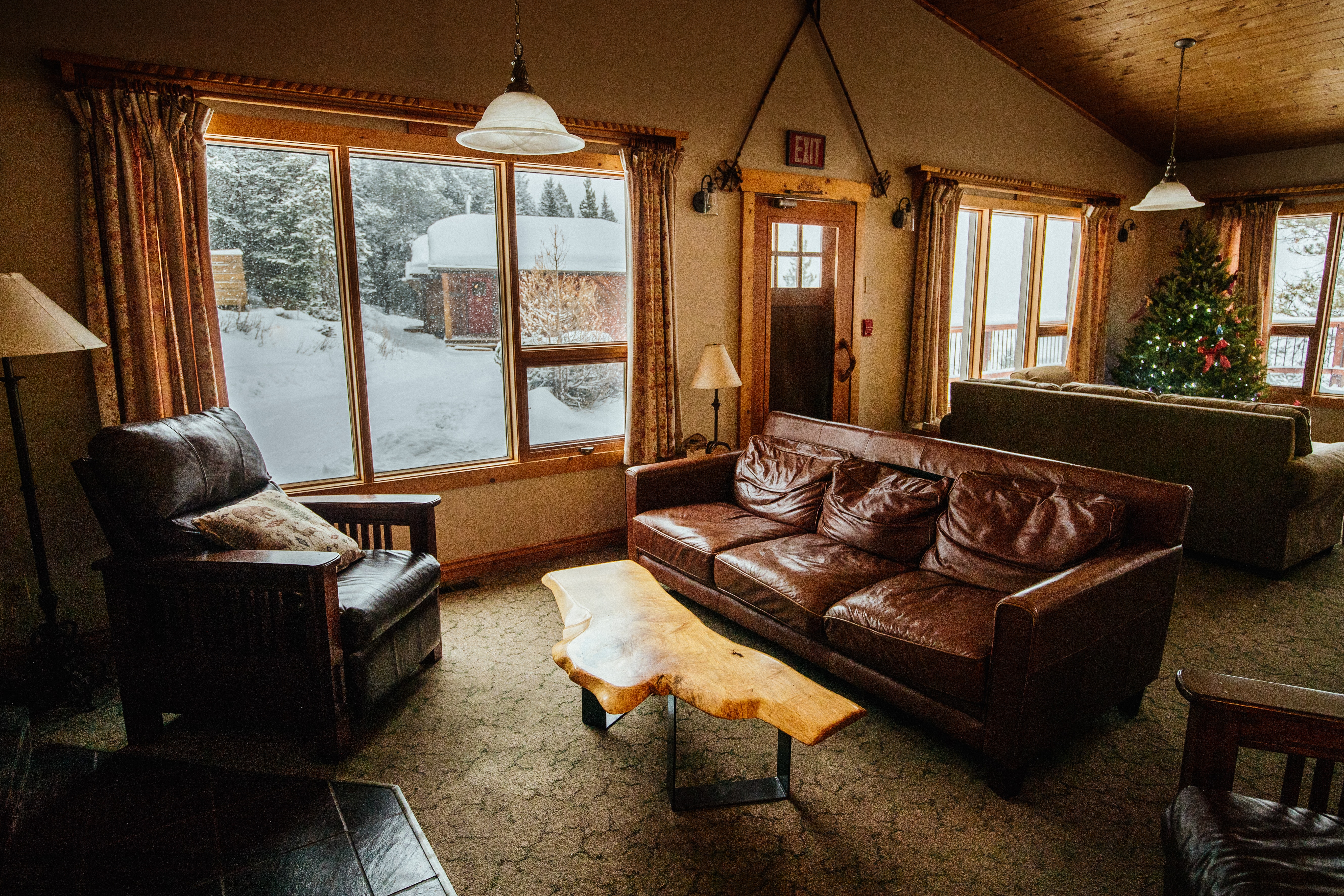 feng shui example of earth family room, almost entirely brown