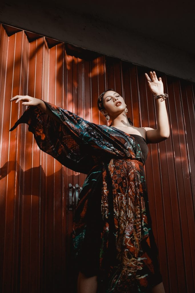 woman dancing