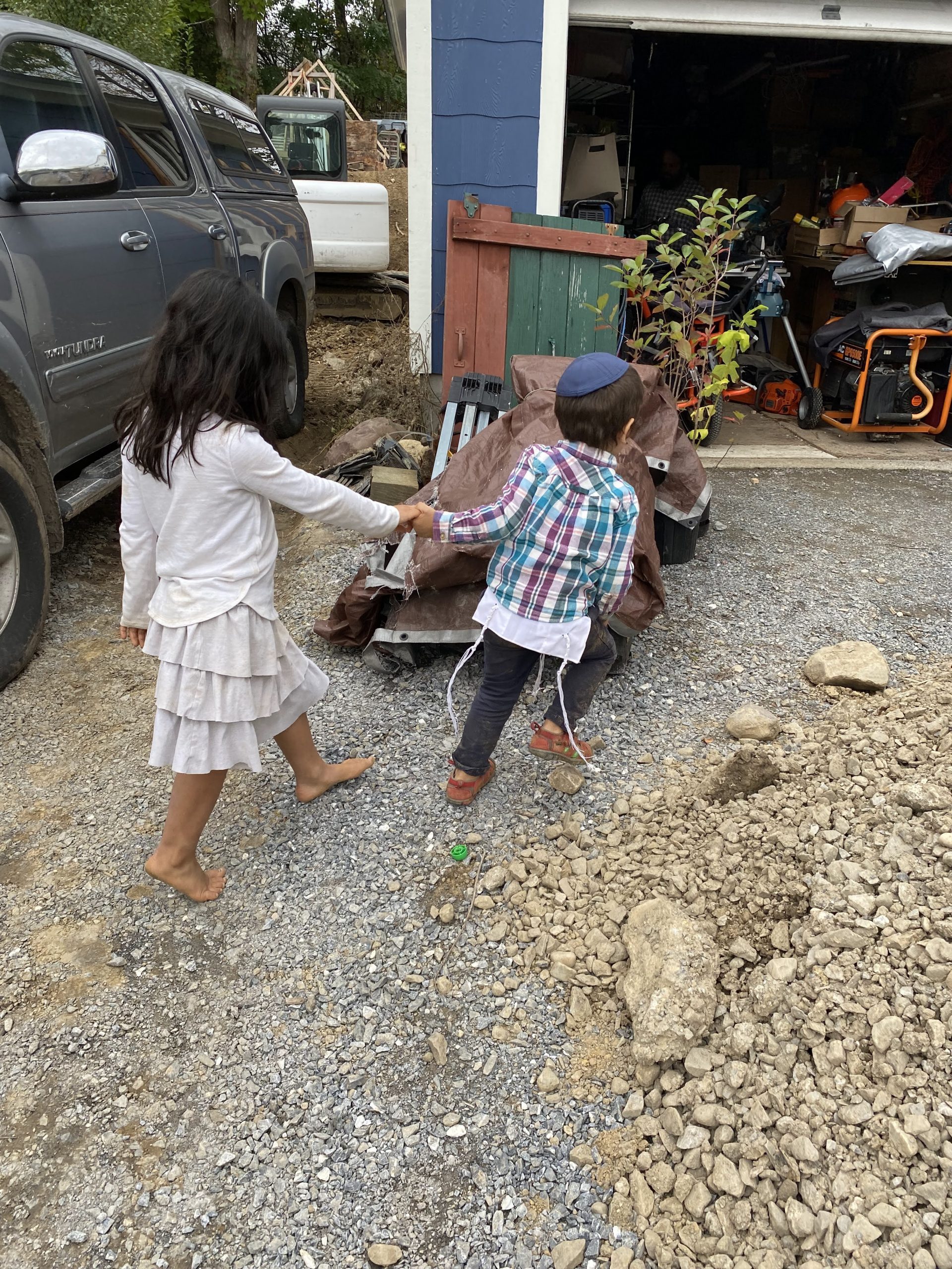 IMG_0639 Kids running up the driveway while the little brother is pulling his older sister's hand