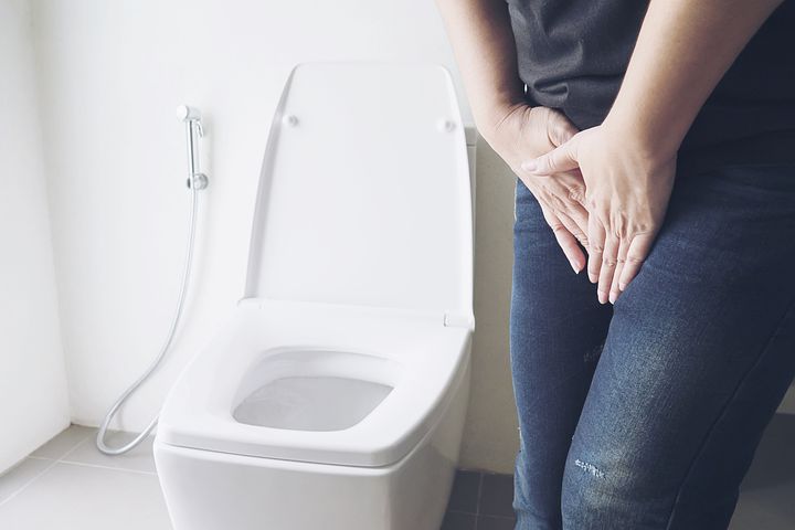 Urgency to pee preventing Exercising After Giving Birth Mom holding herself while urgently needing to urinate
