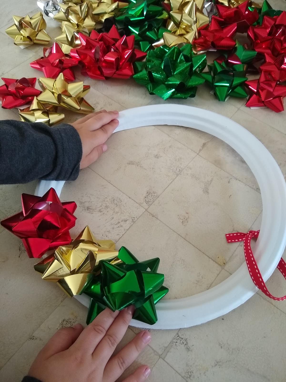 Step 1: Kids Christmas Bow Wreath