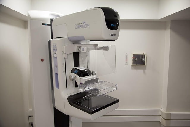 mammogram machine https://pixabay.com/photos/mammography-health-mammogram-machine-2416942/